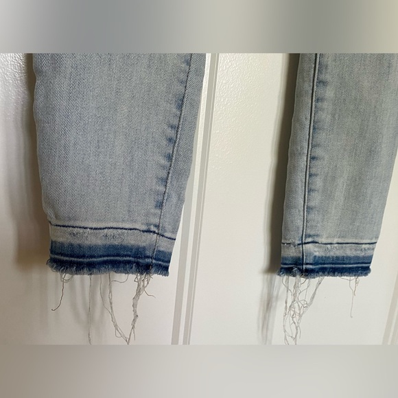 ANTHROPOLOGIE Light denim, distressed. high-rise Pilcro jeans. Size 28 - Picture 6 of 10